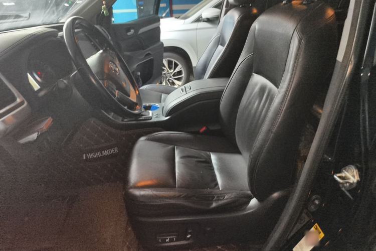 Used Toyota Highlander 2015 2.0T Two-Wheel Drive Luxury Edition 7 Seats Left Front Seat