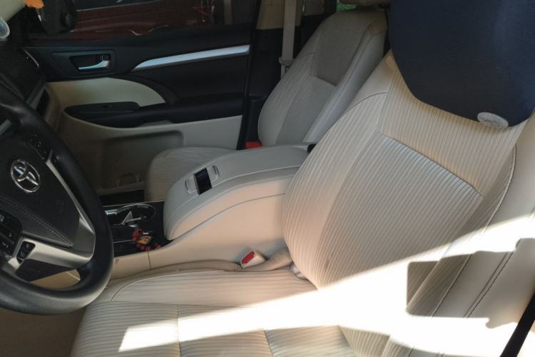 Used Toyota Highlander 2015 3.5L 4x4 Elite Edition 7-Seater Left Front Seat