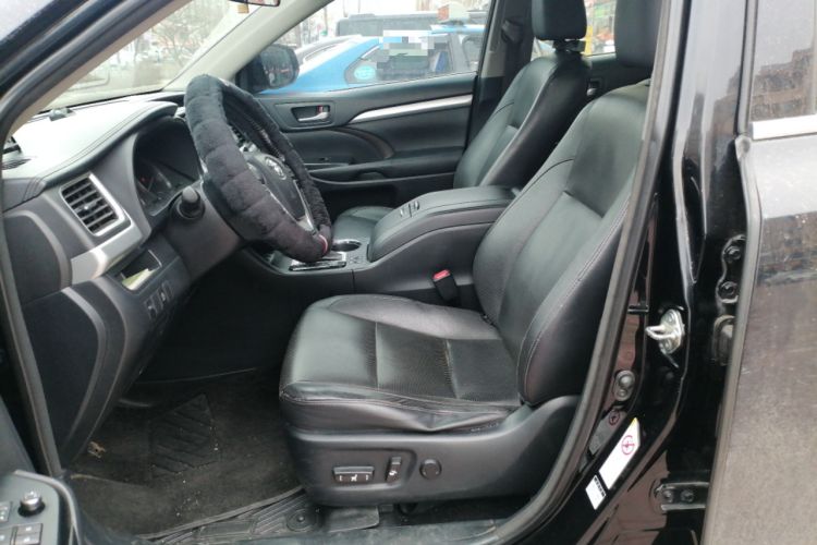 Used Toyota Highlander 2015 2.0T Two-Wheel Drive Luxury Edition 7 Seats Left Front Seat