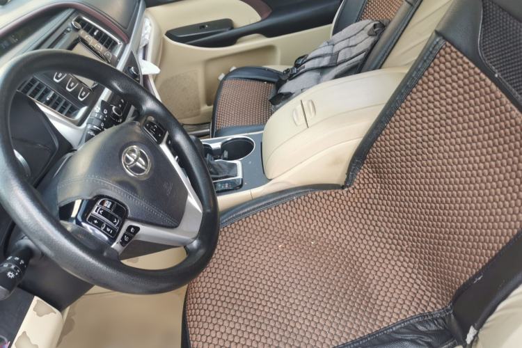 Used Toyota Highlander 2015 2.0T Two-Wheel Drive Elite Edition 7 Seats Left Front Seat