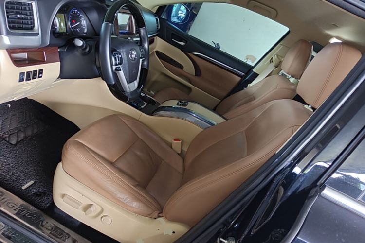 Used Toyota Highlander 2015 3.5L 4x4 Elite Edition 7-Seater Left Front Seat
