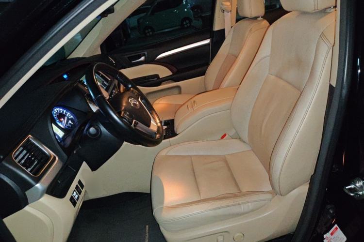 Used Toyota Highlander 2015 2.0T Two-Wheel Drive Luxury Edition 7 Seats Left Front Seat