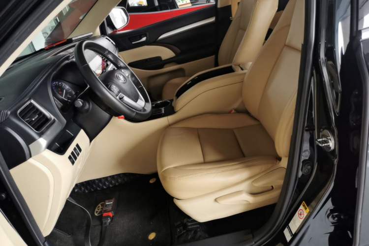Used Toyota Highlander 2015 2.0T Two-Wheel Drive Elite Edition 7 Seats Left Front Seat