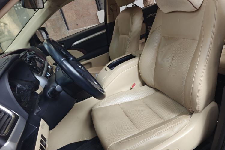 Used Toyota Highlander 2015 2.0T Two-Wheel Drive Luxury Edition 7 Seats Left Front Seat
