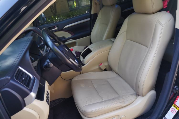 Used Toyota Highlander 2015 2.0T Two-Wheel Drive Luxury Edition 7 Seats Left Front Seat