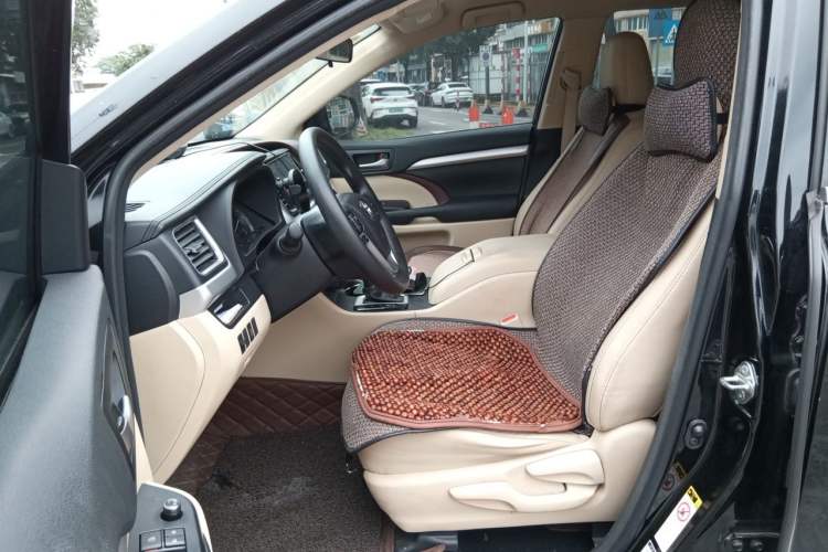 Used Toyota Highlander 2015 2.0T Two-Wheel Drive Elite Edition 7 Seats Left Front Seat