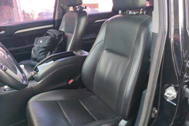 Used Toyota Highlander 2015 2.0T Two-Wheel Drive Luxury Edition 7 Seats Left Front Seat