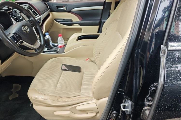 Used Toyota Highlander 2015 2.0T Two-Wheel Drive Elite Edition 7 Seats Left Front Seat