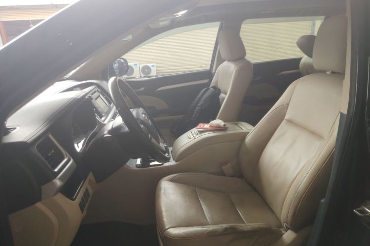 Used Toyota Highlander 2015 2.0T Two-Wheel Drive Luxury Edition 7 Seats Left Front Seat