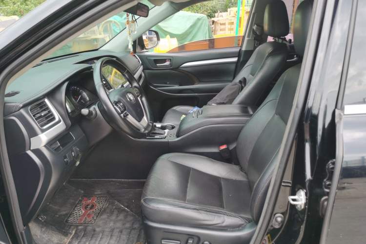 Used Toyota Highlander 2015 2.0T Two-Wheel Drive Luxury Edition 7 Seats Left Front Seat