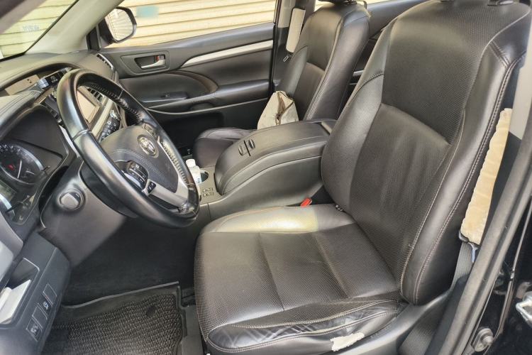 Used Toyota Highlander 2015 2.0T Two-Wheel Drive Luxury Edition 7 Seats Left Front Seat