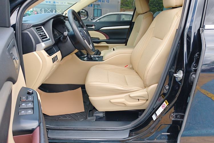 Used Toyota Highlander 2015 2.0T Two-Wheel Drive Elite Edition 7 Seats Left Front Seat