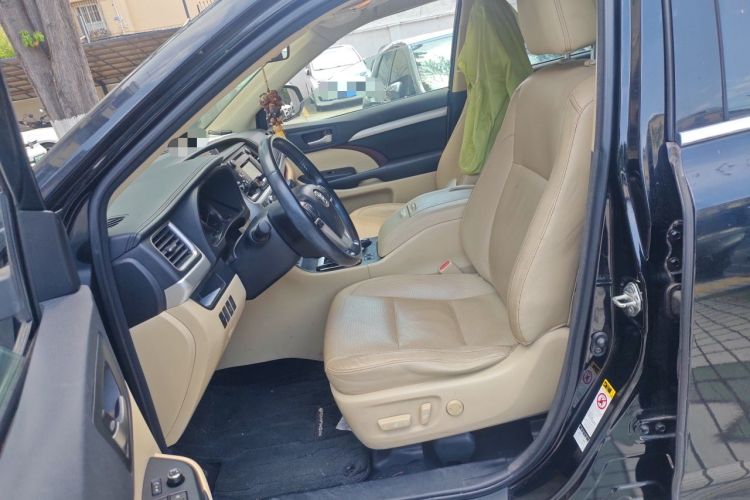 Used Toyota Highlander 2015 2.0T Two-Wheel Drive Luxury Edition 7 Seats Left Front Seat