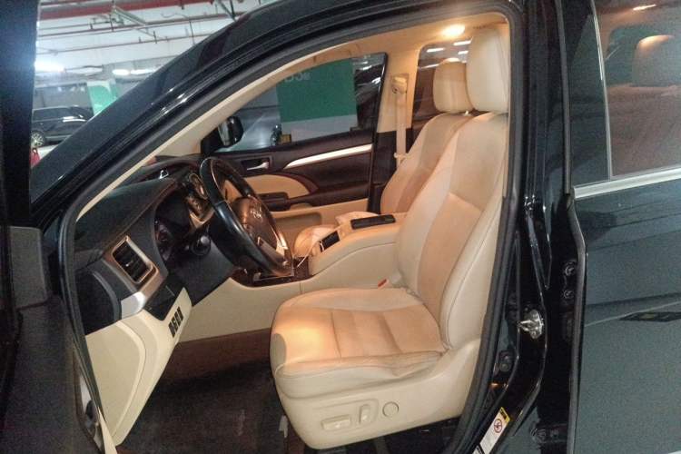 Used Toyota Highlander 2015 2.0T Four-Wheel Drive Luxury Navigation Version with 7 Seats Left Front Seat