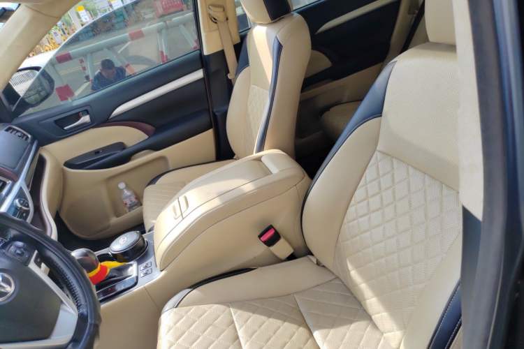Used Toyota Highlander 2015 2.0T Two-Wheel Drive Luxury Edition 7 Seats Left Front Seat