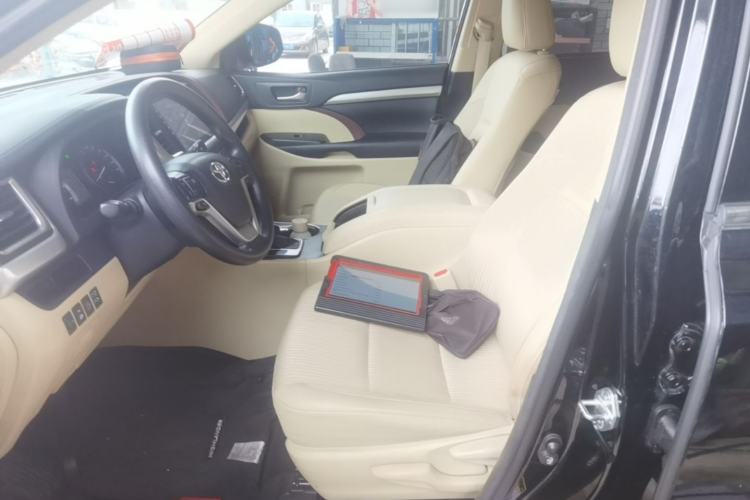 Used Toyota Highlander 2015 2.0T Two-Wheel Drive Elite Edition 5 Seats Left Front Seat