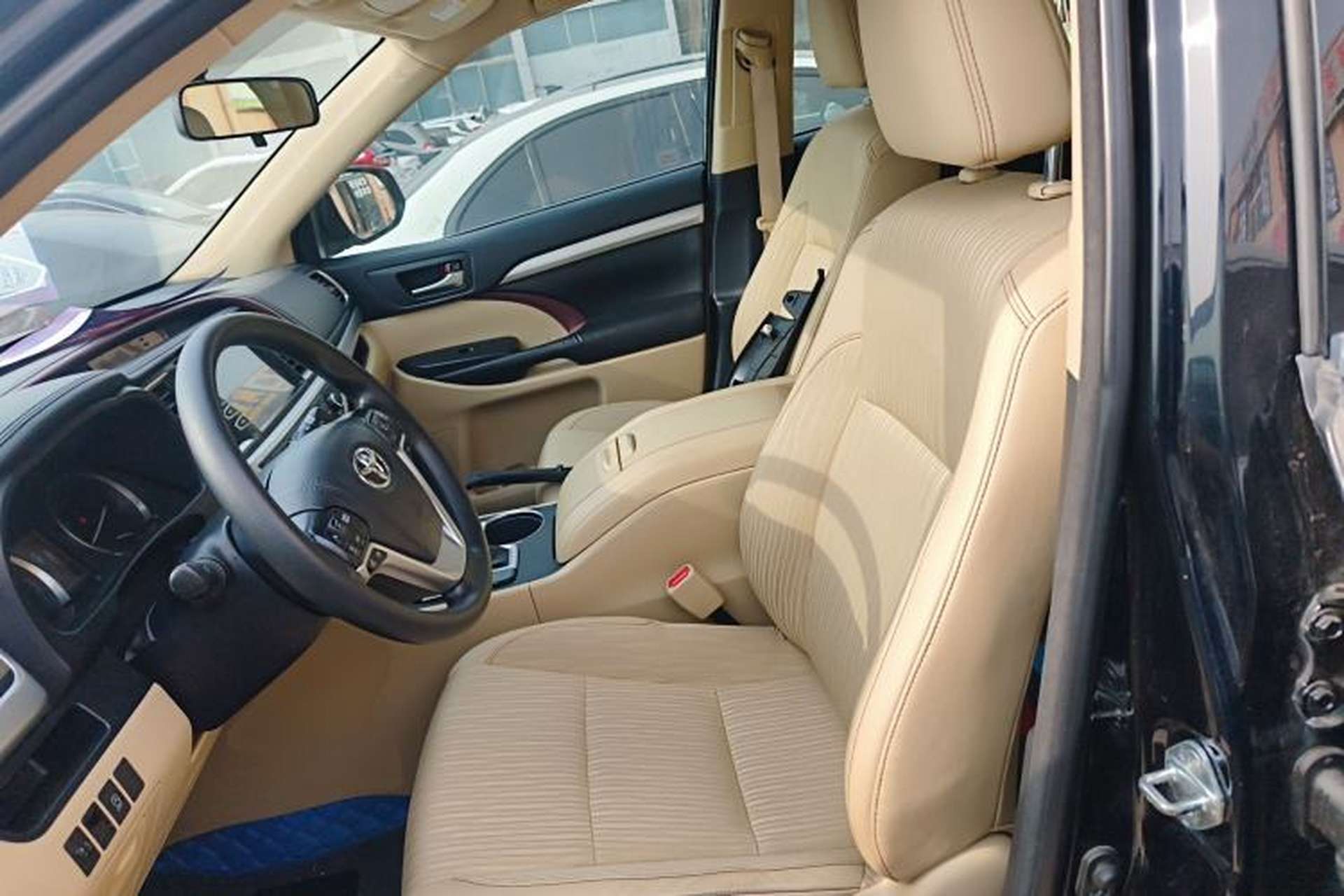 Used Toyota Highlander 2015 2.0T Two-Wheel Drive Elite Edition 7 Seats Left Front Seat