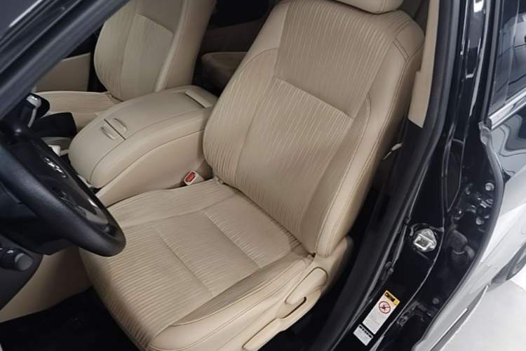 Used Toyota Highlander 2015 2.0T Two-Wheel Drive Elite Edition 5 Seats Left Front Seat