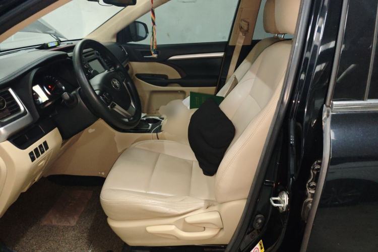 Used Toyota Highlander 2015 2.0T Two-Wheel Drive Elite Edition 7 Seats Left Front Seat