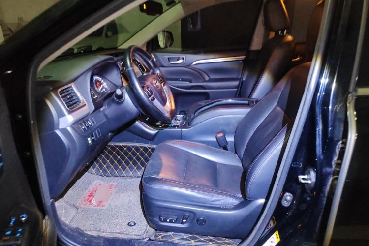 Used Toyota Highlander 2015 3.5L 4x4 Ultimate Edition 7-Seater Left Front Seat