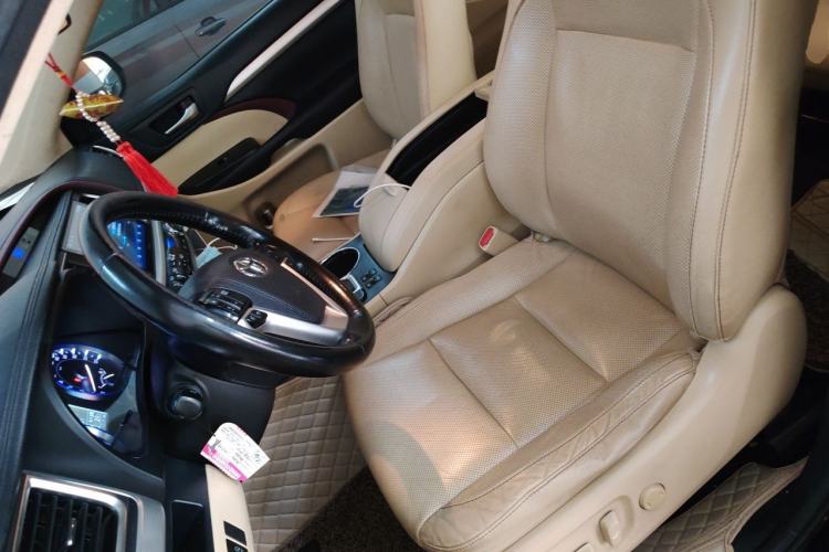 Used Toyota Highlander 2015 2.0T Two-Wheel Drive Luxury Edition 7 Seats Left Front Seat