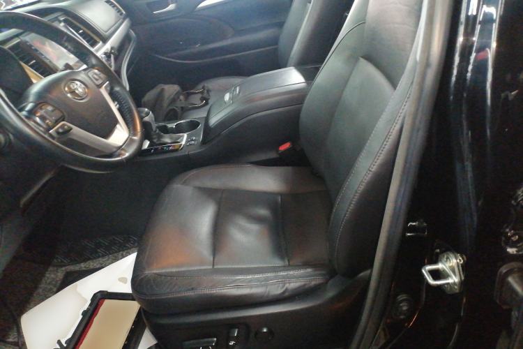 Used Toyota Highlander 2015 2.0T Two-Wheel Drive Luxury Edition 7 Seats Left Front Seat