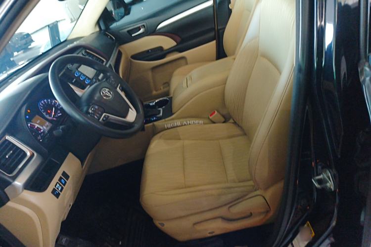 Used Toyota Highlander 2015 2.0T Two-Wheel Drive Elite Edition 7 Seats Left Front Seat
