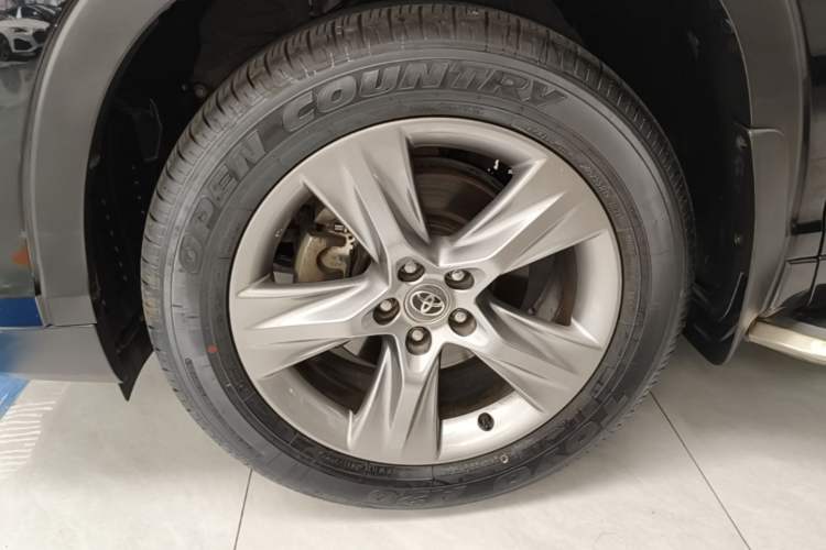 Used Toyota Highlander 2015 2.0T Four-Wheel Drive Luxury Edition 7-Seater Left Front Wheel Hub