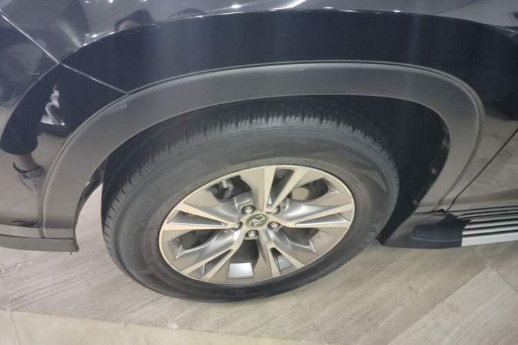 Used Toyota Highlander 2015 2.0T Four-Wheel Drive Elite Edition 7-Seater Left Front Wheel Hub