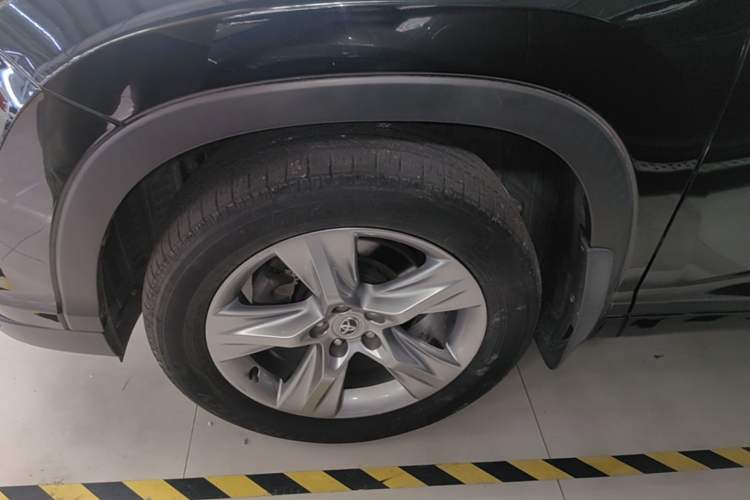 Used Toyota Highlander 2015 2.0T Four-Wheel Drive Luxury Edition 7-Seater Left Front Wheel Hub
