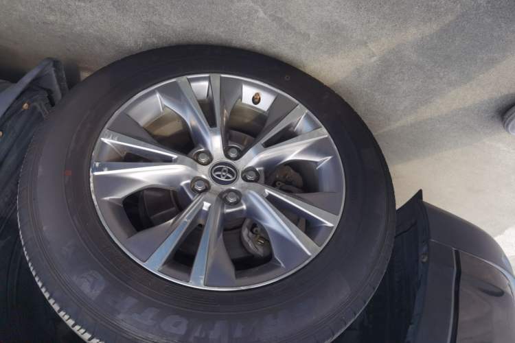 Used Toyota Highlander 2015 2.0T Two-Wheel Drive Elite Edition 5 Seats Left Front Wheel Hub