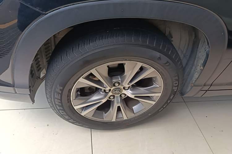 Used Toyota Highlander 2015 2.0T Four-Wheel Drive Elite Edition 7-Seater Left Front Wheel Hub