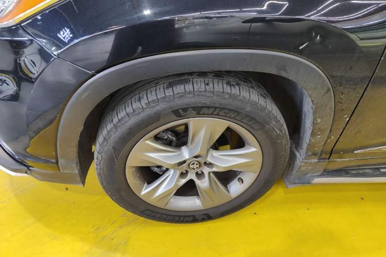 Used Toyota Highlander 2015 2.0T Four-Wheel Drive Luxury Edition 7-Seater Left Front Wheel Hub
