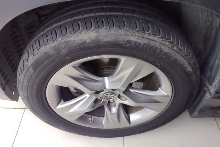 Used Toyota Highlander 2015 2.0T Four-Wheel Drive Luxury Edition 7-Seater Left Front Wheel Hub