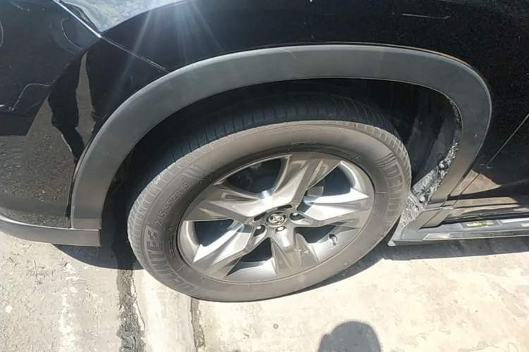 Used Toyota Highlander 2015 2.0T Four-Wheel Drive Luxury Edition 7-Seater Left Front Wheel Hub