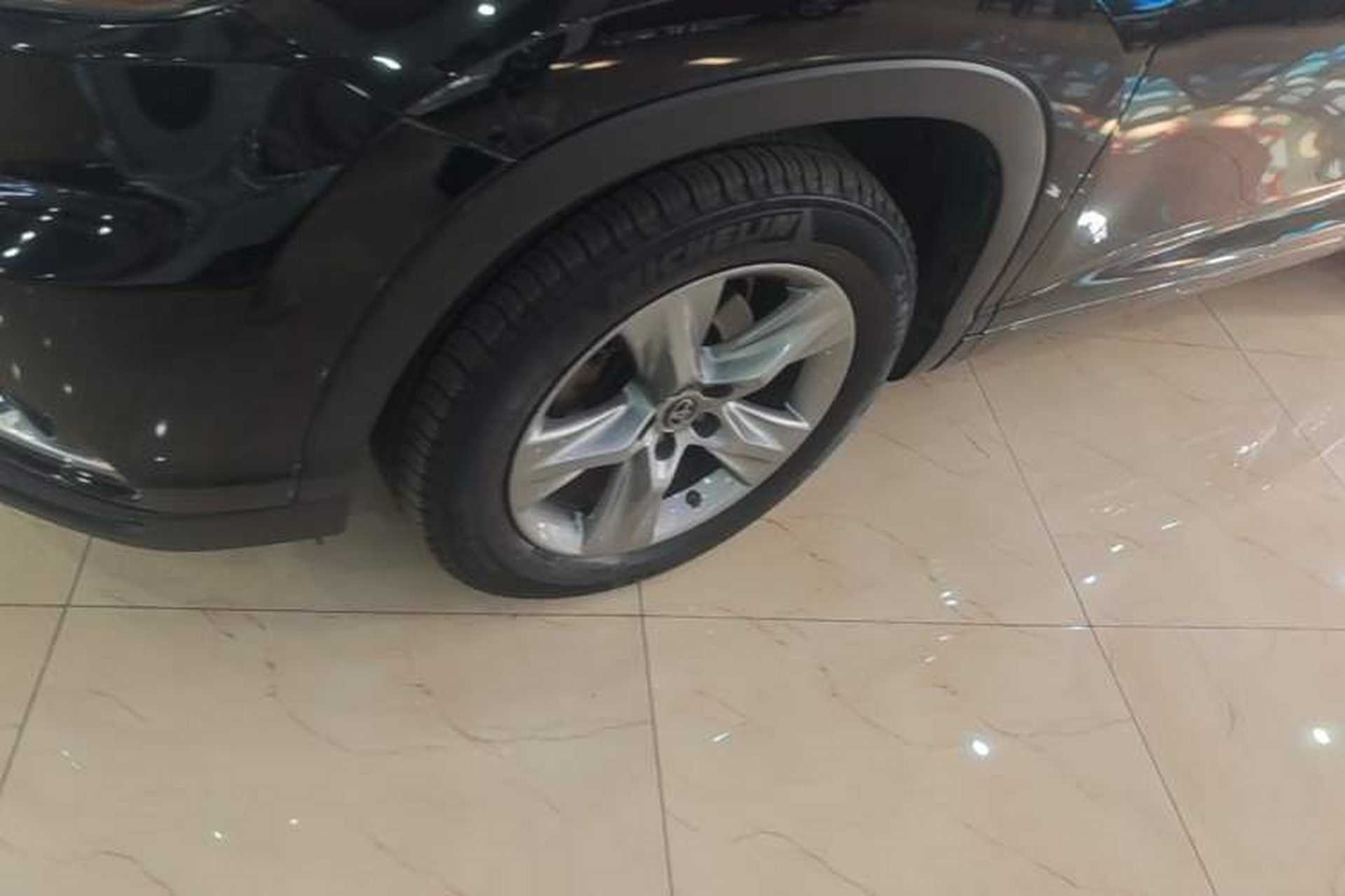 Used Toyota Highlander 2015 2.0T Four-Wheel Drive Luxury Edition 7-Seater Left Front Wheel Hub