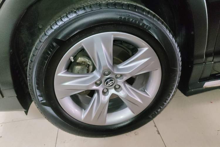 Used Toyota Highlander 2015 2.0T Four-Wheel Drive Luxury Edition 7-Seater Left Front Wheel Hub