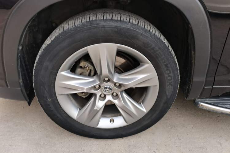 Used Toyota Highlander 2015 2.0T Four-Wheel Drive Luxury Edition 7-Seater Left Front Wheel Hub