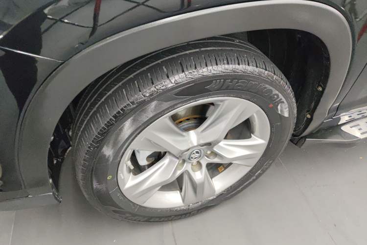 Used Toyota Highlander 2015 2.0T Four-Wheel Drive Luxury Edition 7-Seater Left Front Wheel Hub