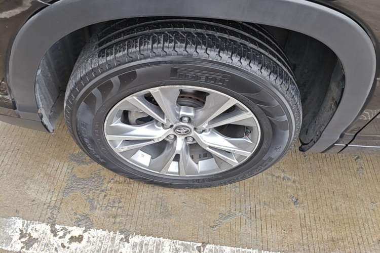 Used Toyota Highlander 2015 2.0T Four-Wheel Drive Elite Edition 7-Seater Left Front Wheel Hub