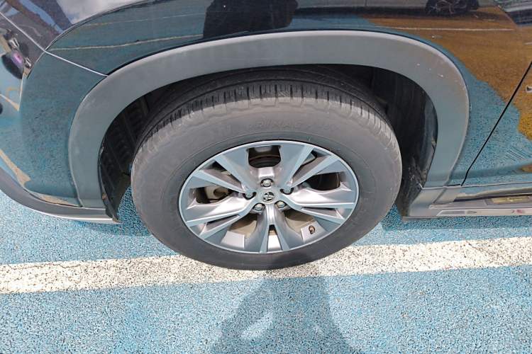 Used Toyota Highlander 2015 2.0T Two-Wheel Drive Elite Edition 7 Seats Left Front Wheel Hub