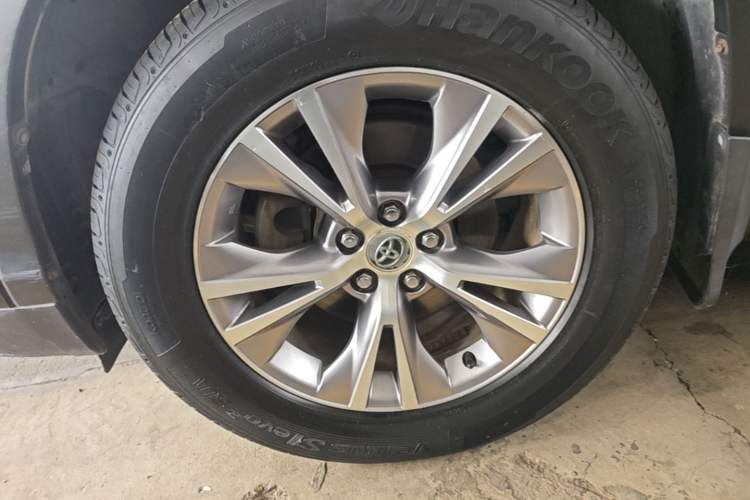 Used Toyota Highlander 2015 2.0T Four-Wheel Drive Elite Edition 7-Seater Left Front Wheel Hub