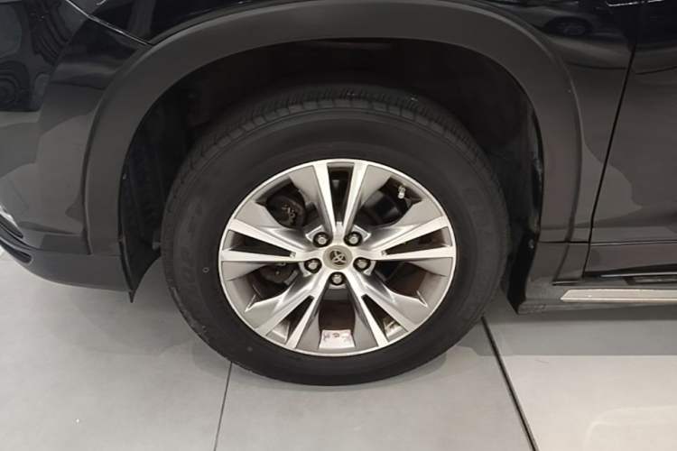 Used Toyota Highlander 2015 2.0T Two-Wheel Drive Elite Edition 5 Seats Left Front Wheel Hub