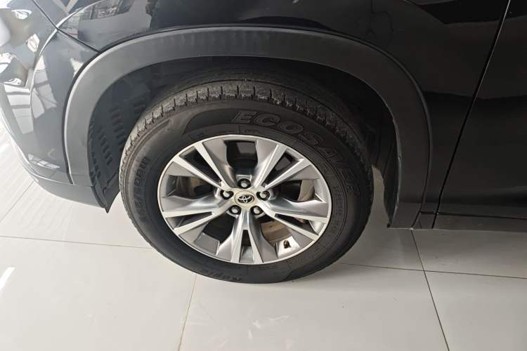 Used Toyota Highlander 2015 2.0T Two-Wheel Drive Elite Edition 7 Seats Left Front Wheel Hub