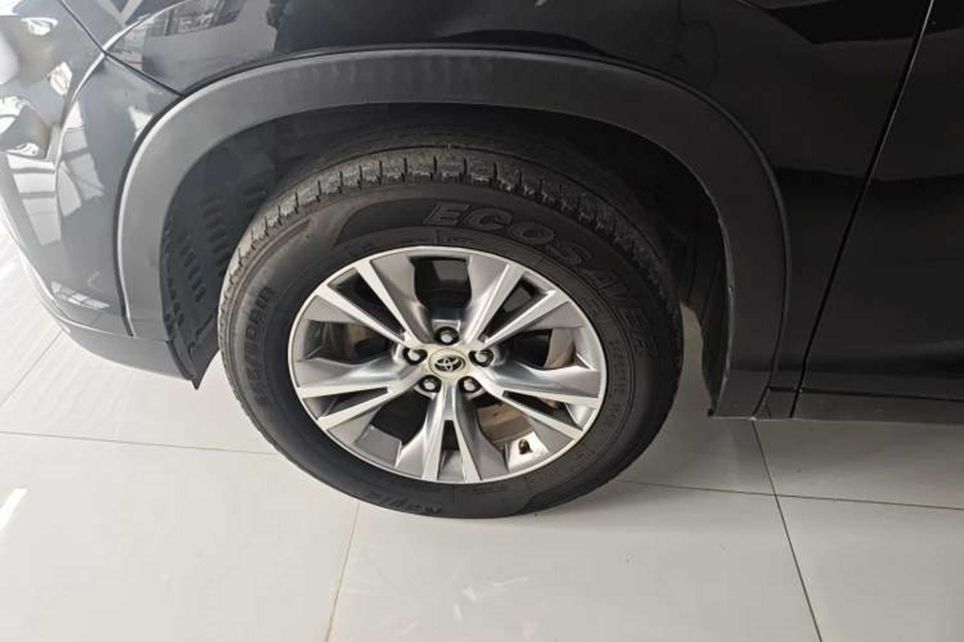 Used Toyota Highlander 2015 2.0T Two-Wheel Drive Elite Edition 7 Seats Left Front Wheel Hub