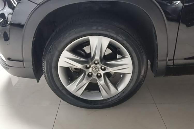 Used Toyota Highlander 2015 2.0T Four-Wheel Drive Luxury Edition 7-Seater Left Front Wheel Hub