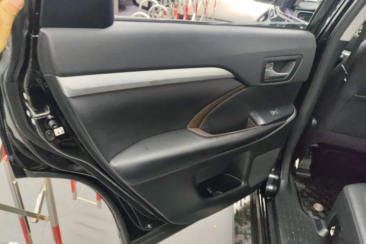 Used Toyota Highlander 2015 2.0T Four-Wheel Drive Luxury Edition 7-Seater Left Rear Door Interior