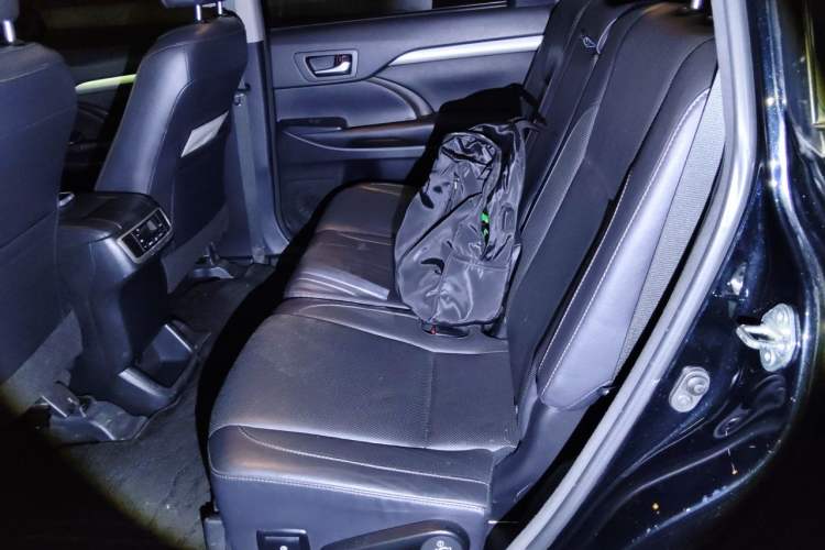 Used Toyota Highlander 2015 2.0T Four-Wheel Drive Luxury Edition 7-Seater Left Rear Seat