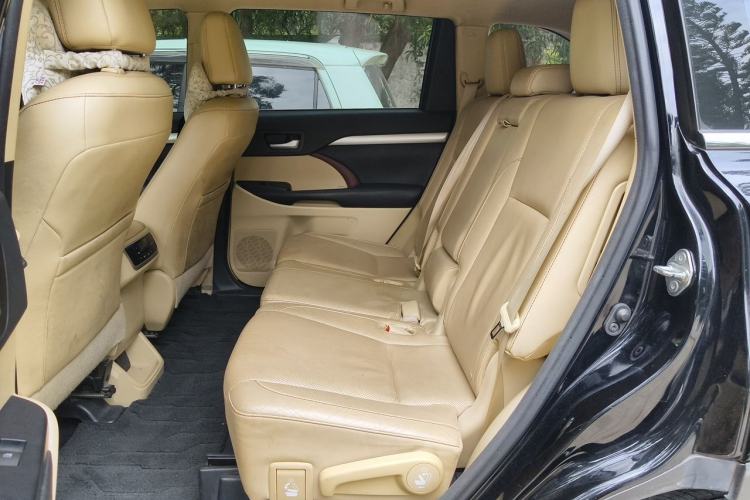 Used Toyota Highlander 2015 2.0T Four-Wheel Drive Luxury Edition 7-Seater Left Rear Seat