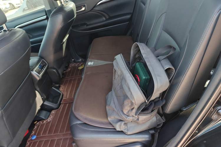 Used Toyota Highlander 2015 2.0T Four-Wheel Drive Ultimate Edition 7-Seater Left Rear Seat